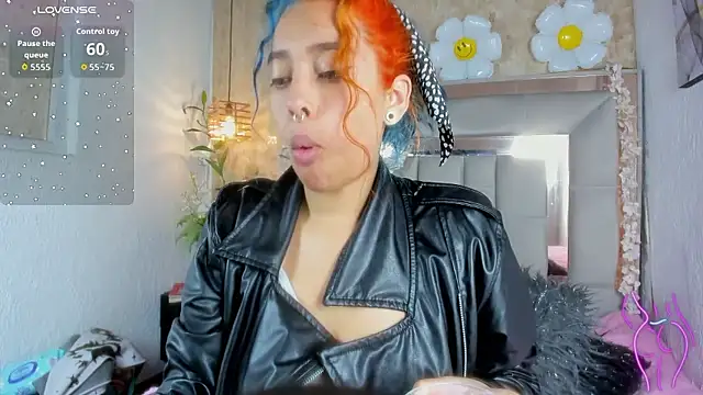 Snapshot of Cristall_ravven chatting on December 3, 2025, 2:27 pm Cristall ravven online show from December 3, 2025, 2:27 pm