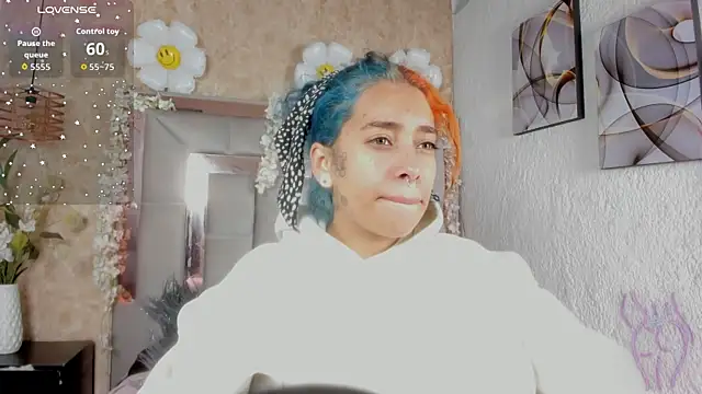 Snapshot of Cristall_ravven chatting on December 16, 2025, 2:43 pm Cristall ravven online show from December 16, 2025, 2:43 pm