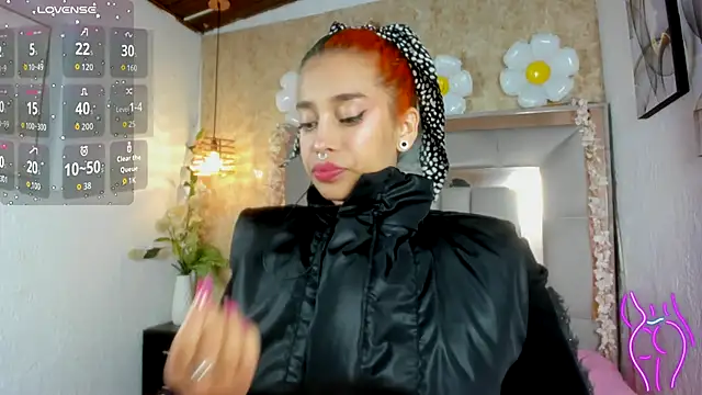 Snapshot of Cristall_ravven chatting on November 14, 2025, 1:48 pm Cristall ravven online show from November 14, 2025, 1:48 pm