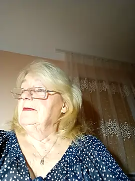 Snapshot of AmyLove353 chatting on November 22, 2025, 8:18 pm AmyLove353 online show from November 22, 2025, 8:18 pm