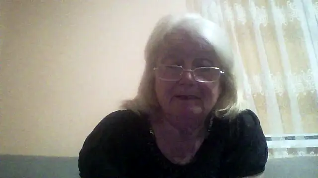 AmyLove353 online show from May 4, 2026, 10:12 pm