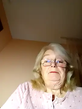 AmyLove353 online show from December 20, 2025, 9:50 pm