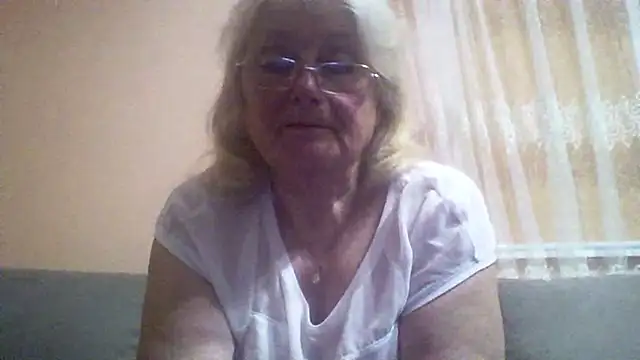 AmyLove353 online show from April 30, 2026, 8:57 pm