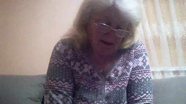 AmyLove353 online show from May 17, 2026, 9:04 pm