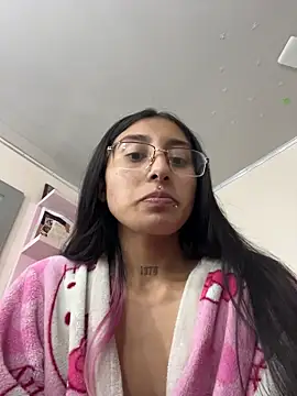 Snapshot of Violeet-Smith chatting on November 16, 2025, 10:57 pm Violeet-Smith online show from November 16, 2025, 10:57 pm