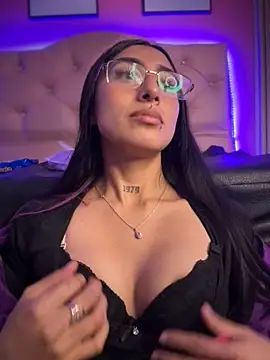 Snapshot of Violeet-Smith chatting on October 21, 2025, 2:38 pm Violeet-Smith online show from October 21, 2025, 2:38 pm