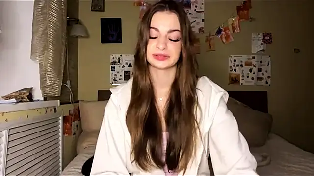 Snapshot of TheRealAnna chatting on November 6, 2025, 2:43 pm TheRealAnna online show from November 6, 2025, 2:43 pm