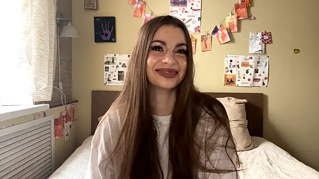 Snapshot of TheRealAnna chatting on October 31, 2025, 8:33 am TheRealAnna online show from October 31, 2025, 8:33 am