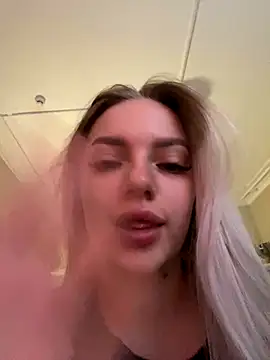 Snapshot of HugeBoobsAlice chatting on October 27, 2025, 10:38 am HugeBoobsAlice online show from October 27, 2025, 10:38 am