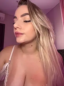 Snapshot of HugeBoobsAlice chatting on July 17, 2026, 5:04 am HugeBoobsAlice online show from July 17, 2026, 5:04 am