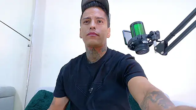 Victor Montero online show from October 21, 2025, 8:08 pm