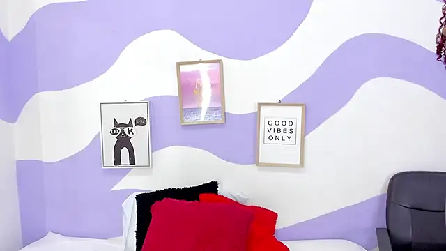 Snapshot of VIOLETA-28 chatting on October 28, 2025, 1:21 pm VIOLETA-28 online show from October 28, 2025, 1:21 pm