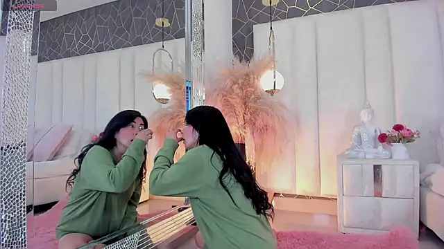 AnnieLove  online show from February 12, 2026, 12:38 pm