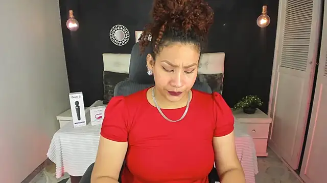 ROZZE MILA online show from March 17, 2026, 8:34 pm