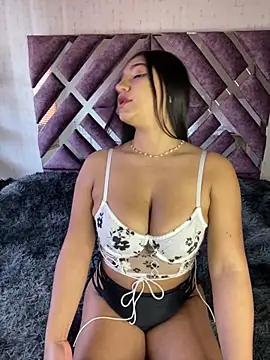 Snapshot of Ainhoa_Pink chatting on October 23, 2025, 1:54 pm Ainhoa Pink online show from October 23, 2025, 1:54 pm