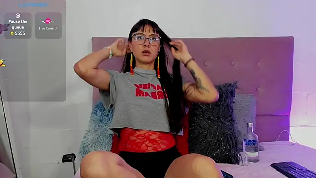 Snapshot of _IR1S_ chatting on October 25, 2025, 8:20 pm IR1S online show from October 25, 2025, 8:20 pm