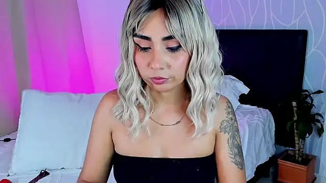 Snapshot of Emilyvalk_ chatting on November 10, 2025, 10:26 pm Emilyvalk online show from November 10, 2025, 10:26 pm