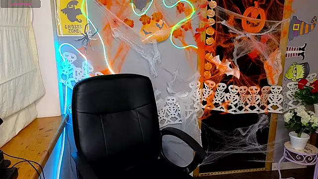 KittyShenson online show from November 5, 2025, 7:17 pm