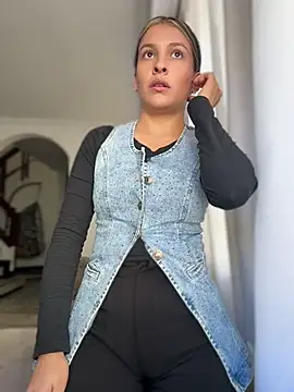 Snapshot of Talia_Bonet chatting on August 3, 2026, 2:23 pm Talia Bonet online show from August 3, 2026, 2:23 pm