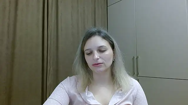 Snapshot of ElisSky301 chatting on November 29, 2025, 9:15 pm ElisSky301 online show from November 29, 2025, 9:15 pm