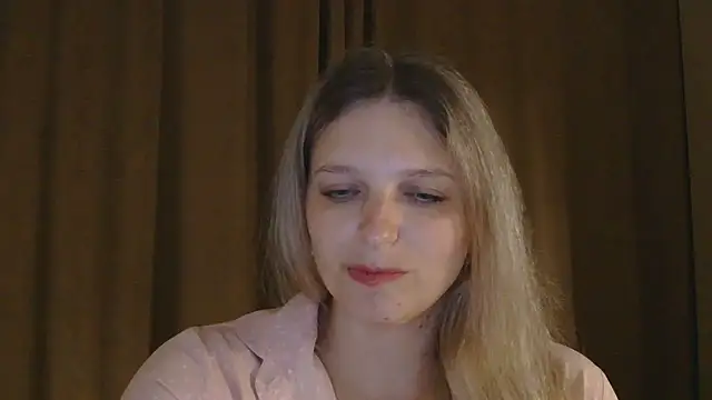Snapshot of ElisSky301 chatting on April 19, 2026, 8:33 pm ElisSky301 online show from April 19, 2026, 8:33 pm