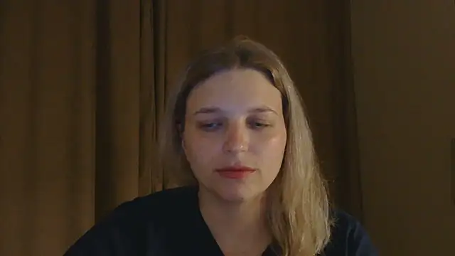 Snapshot of ElisSky301 chatting on May 13, 2026, 8:27 pm ElisSky301 online show from May 13, 2026, 8:27 pm