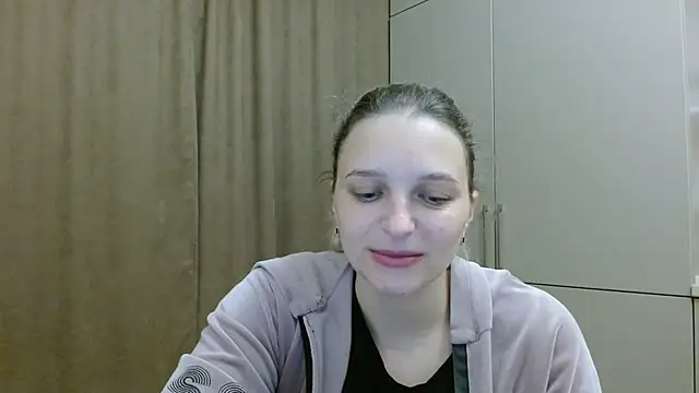 Snapshot of ElisSky301 chatting on November 12, 2025, 8:34 pm ElisSky301 online show from November 12, 2025, 8:34 pm
