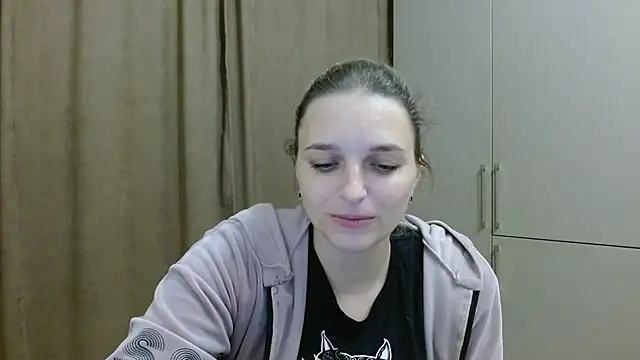 Snapshot of ElisSky301 chatting on October 22, 2025, 9:57 pm ElisSky301 online show from October 22, 2025, 9:57 pm