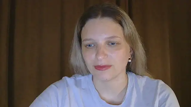 Snapshot of ElisSky301 chatting on April 24, 2026, 7:49 pm ElisSky301 online show from April 24, 2026, 7:49 pm