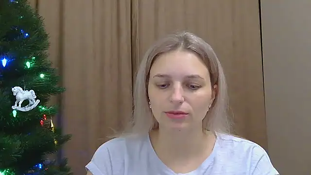 Snapshot of ElisSky301 chatting on December 16, 2025, 9:19 pm ElisSky301 online show from December 16, 2025, 9:19 pm