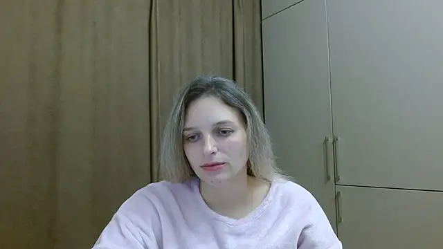 Snapshot of ElisSky301 chatting on November 9, 2025, 8:35 pm ElisSky301 online show from November 9, 2025, 8:35 pm