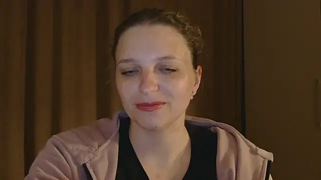 Snapshot of ElisSky301 chatting on April 11, 2026, 8:23 pm ElisSky301 online show from April 11, 2026, 8:23 pm