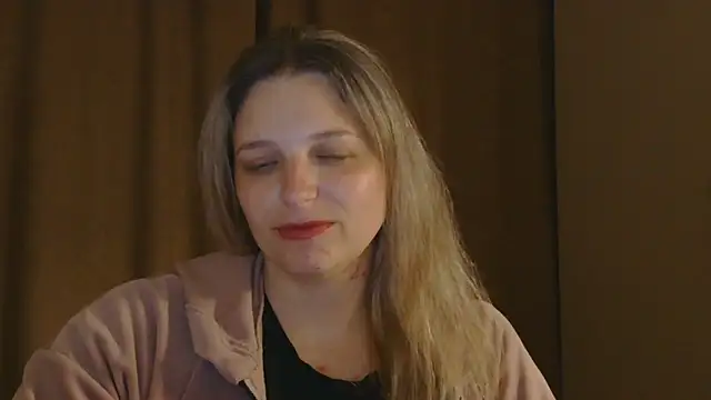 Snapshot of ElisSky301 chatting on April 12, 2026, 8:23 pm ElisSky301 online show from April 12, 2026, 8:23 pm