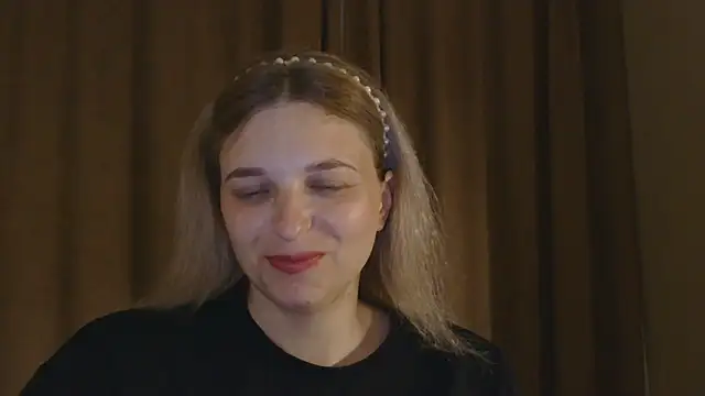 Snapshot of ElisSky301 chatting on May 10, 2026, 8:11 pm ElisSky301 online show from May 10, 2026, 8:11 pm