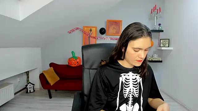 Snapshot of IzzyMonro chatting on October 30, 2025, 8:50 pm IzzyMonro online show from October 30, 2025, 8:50 pm