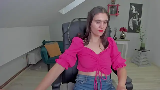 Snapshot of IzzyMonro chatting on December 4, 2025, 7:07 am IzzyMonro online show from December 4, 2025, 7:07 am