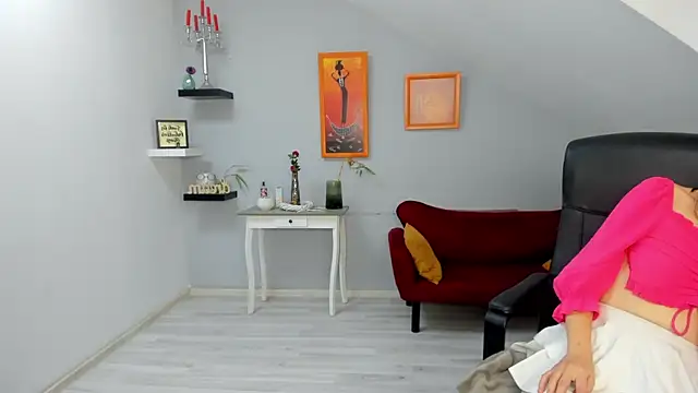 Snapshot of IzzyMonro chatting on December 14, 2025, 8:42 am IzzyMonro online show from December 14, 2025, 8:42 am