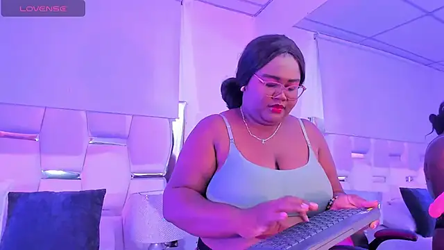 Snapshot of Britanny-Jhonsons chatting on October 30, 2025, 10:28 pm Britanny-Jhonsons online show from October 30, 2025, 10:28 pm