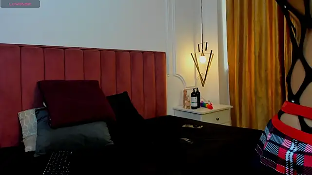 Snapshot of Celina_Kyle1 chatting on October 30, 2025, 8:17 pm Celina Kyle1 online show from October 30, 2025, 8:17 pm