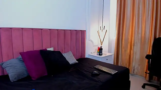 Snapshot of Celina_Kyle1 chatting on October 29, 2025, 8:52 pm Celina Kyle1 online show from October 29, 2025, 8:52 pm