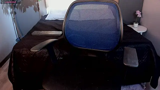 Snapshot of Lil_James chatting on November 19, 2025, 8:09 pm Lil James online show from November 19, 2025, 8:09 pm