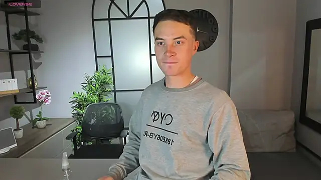 Snapshot of Lil_James chatting on December 18, 2025, 7:29 pm Lil James online show from December 18, 2025, 7:29 pm