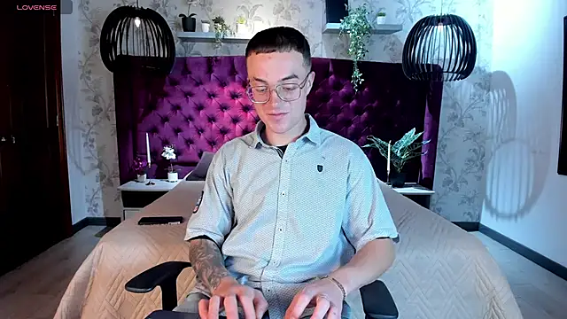 Snapshot of Lil_James chatting on November 22, 2025, 6:07 pm Lil James online show from November 22, 2025, 6:07 pm