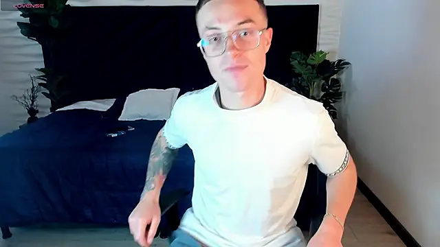 Snapshot of Lil_James chatting on November 21, 2025, 8:41 pm Lil James online show from November 21, 2025, 8:41 pm