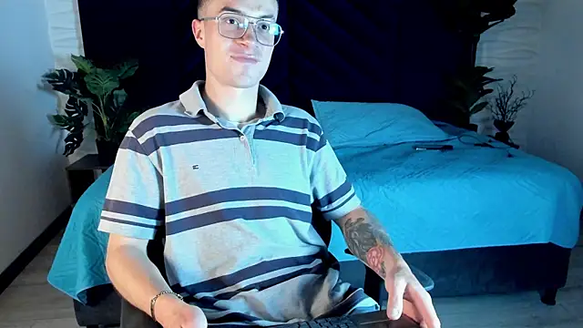 Snapshot of Lil_James chatting on November 16, 2025, 8:13 pm Lil James online show from November 16, 2025, 8:13 pm