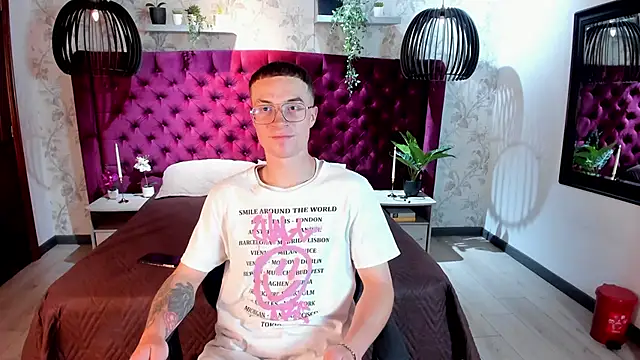 Snapshot of Lil_James chatting on November 14, 2025, 8:45 pm Lil James online show from November 14, 2025, 8:45 pm