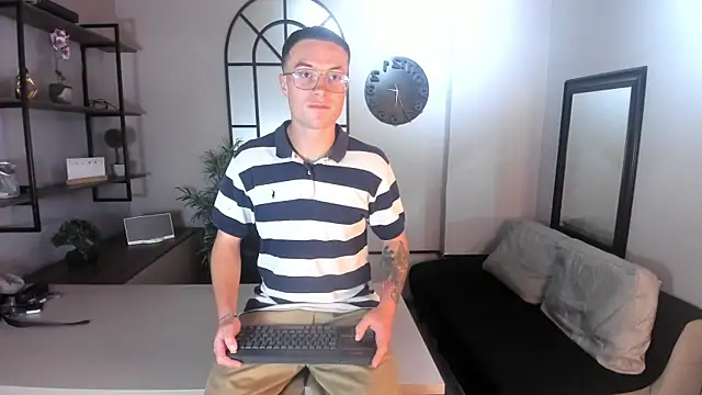 Snapshot of Lil_James chatting on November 20, 2025, 8:42 pm Lil James online show from November 20, 2025, 8:42 pm