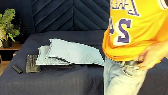 Snapshot of Lil_James chatting on November 30, 2025, 8:09 pm Lil James online show from November 30, 2025, 8:09 pm