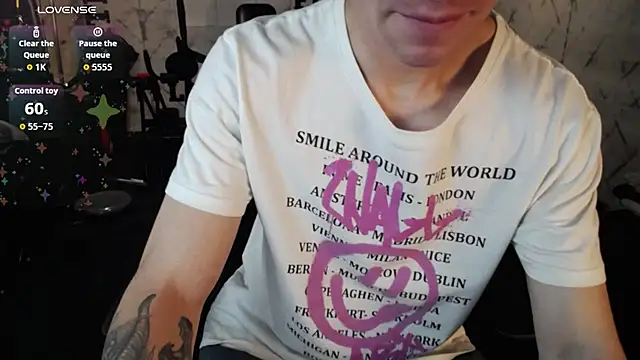 Snapshot of Lil_James chatting on November 17, 2025, 8:02 pm Lil James online show from November 17, 2025, 8:02 pm