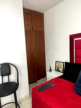 Snapshot of NataliaaMiller_ chatting on November 7, 2025, 12:42 pm NataliaaMiller online show from November 7, 2025, 12:42 pm